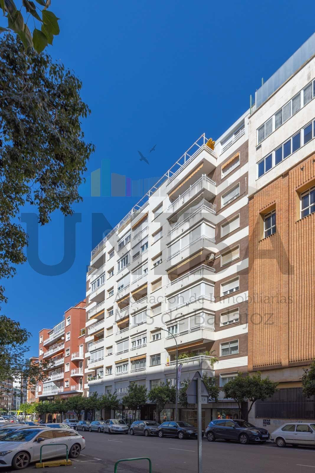 ESTUPENDO PISO JUNTO AL CORTE INGLES