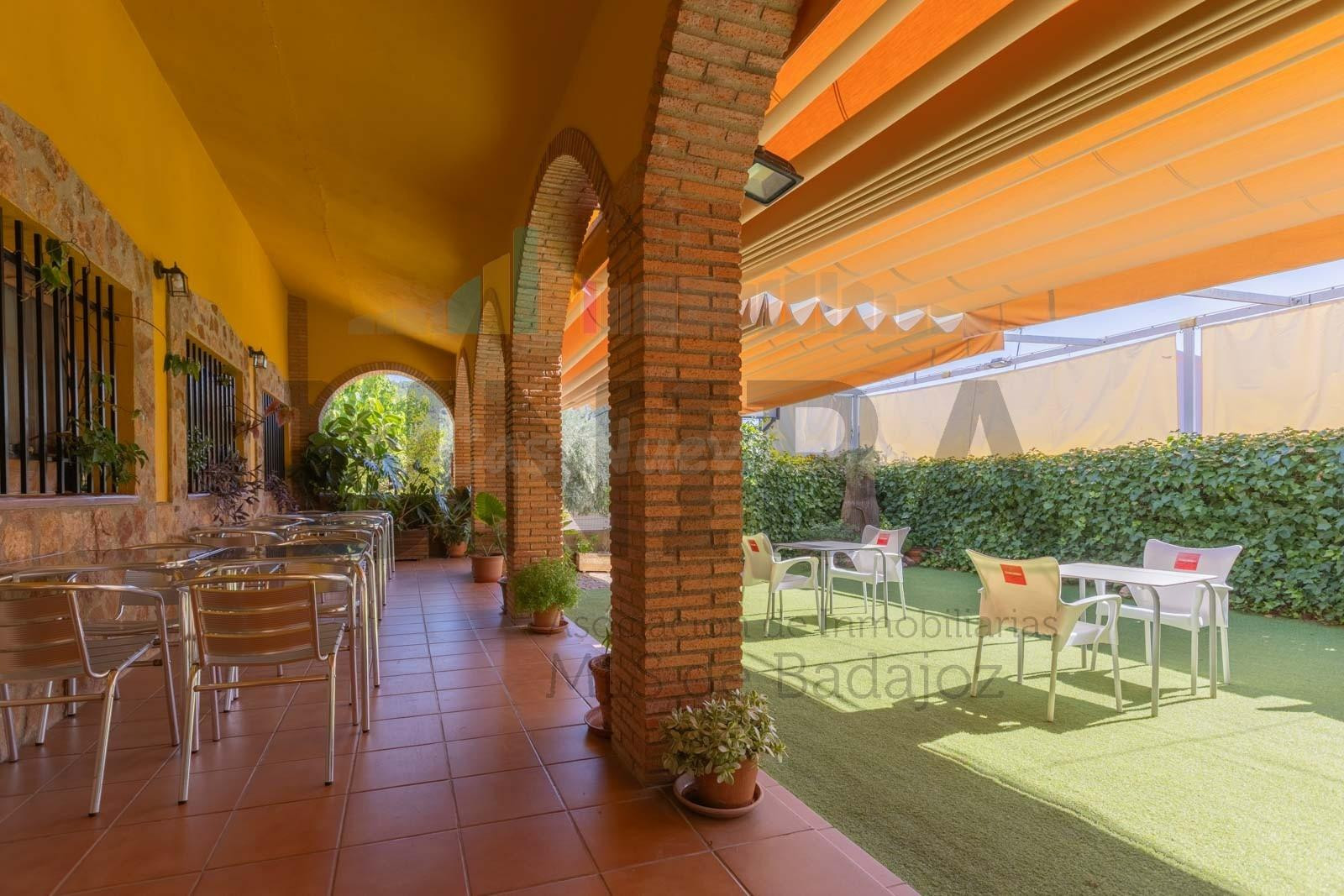 ¡Oportunidad única! Restaurante en funcionamiento con vivien - foto 5