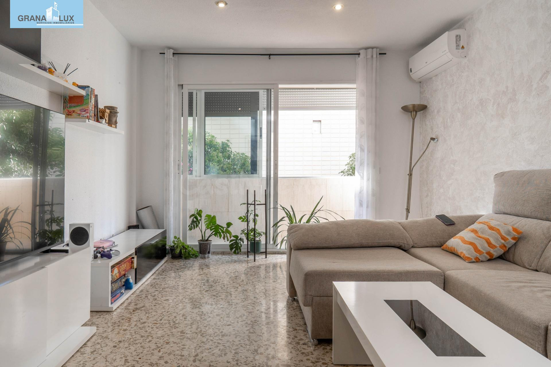 Piso de 3 dormitorios con piscina comunitaria en Maracena - foto 3