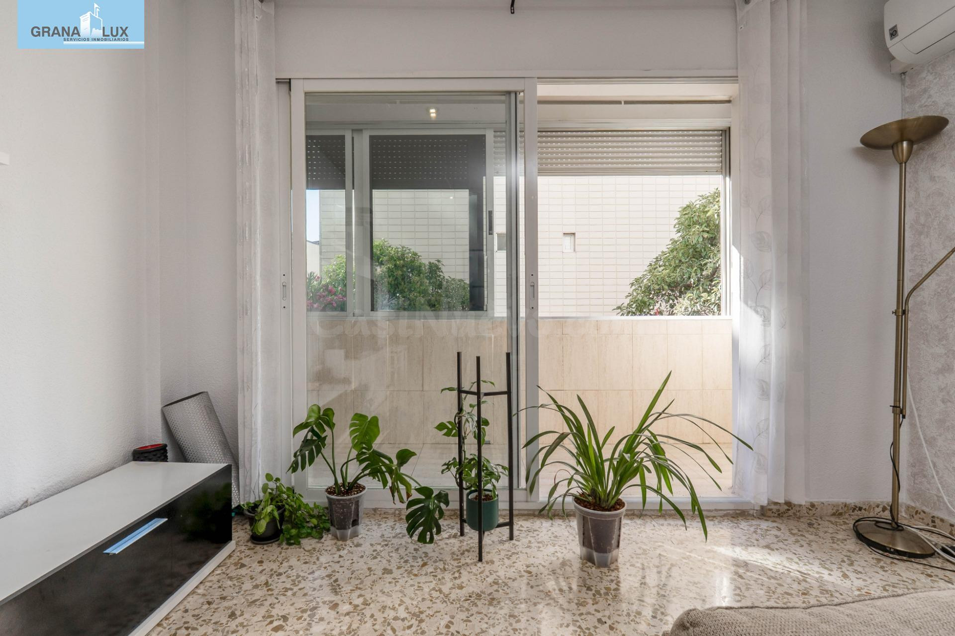 Piso de 3 dormitorios con piscina comunitaria en Maracena - foto 4