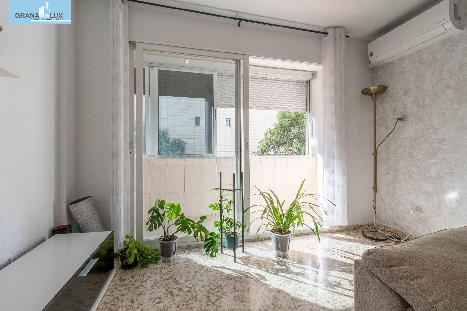 Piso de 3 dormitorios con piscina comunitaria en Maracena - foto 5