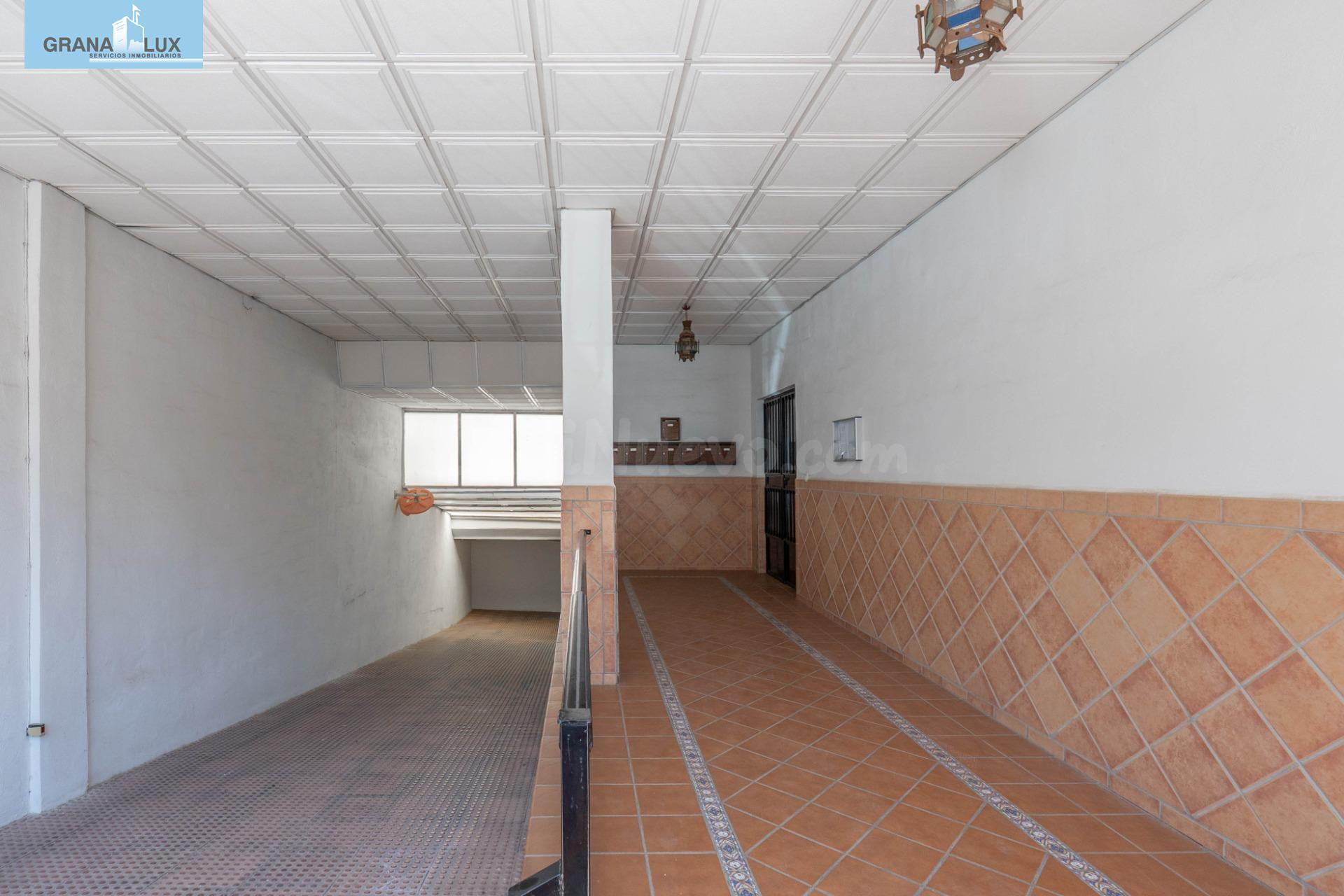 Piso en Churriana de la Vega (Granada) con plaza de garaje y - foto 4