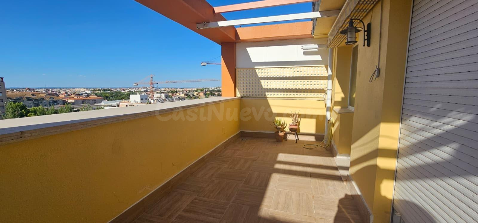 ESTUPENDO ÁTICO DÚPLEX EN CIUDAD JARDÍN EN ALQUILER