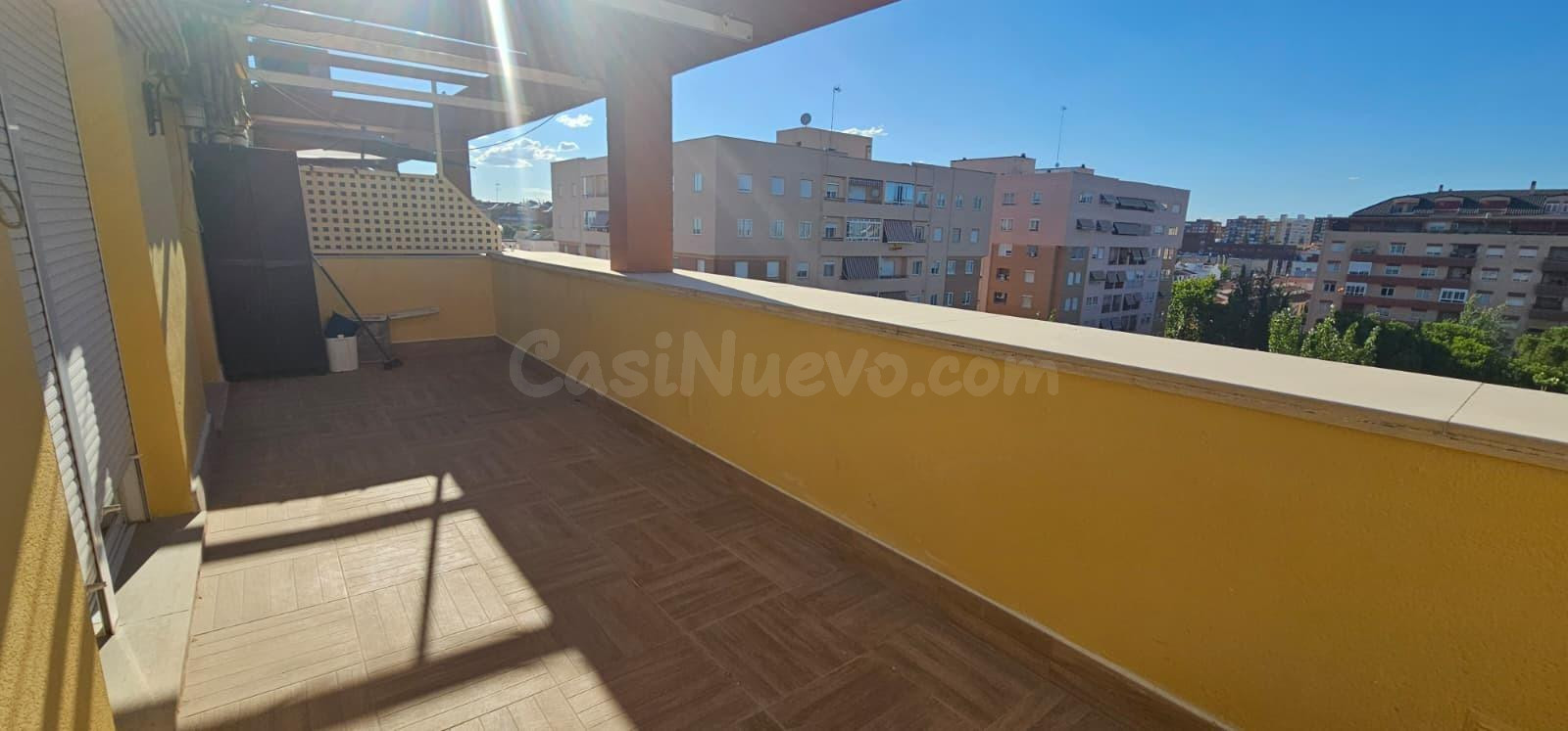 ESTUPENDO ÁTICO DÚPLEX EN CIUDAD JARDÍN EN ALQUILER - foto 2