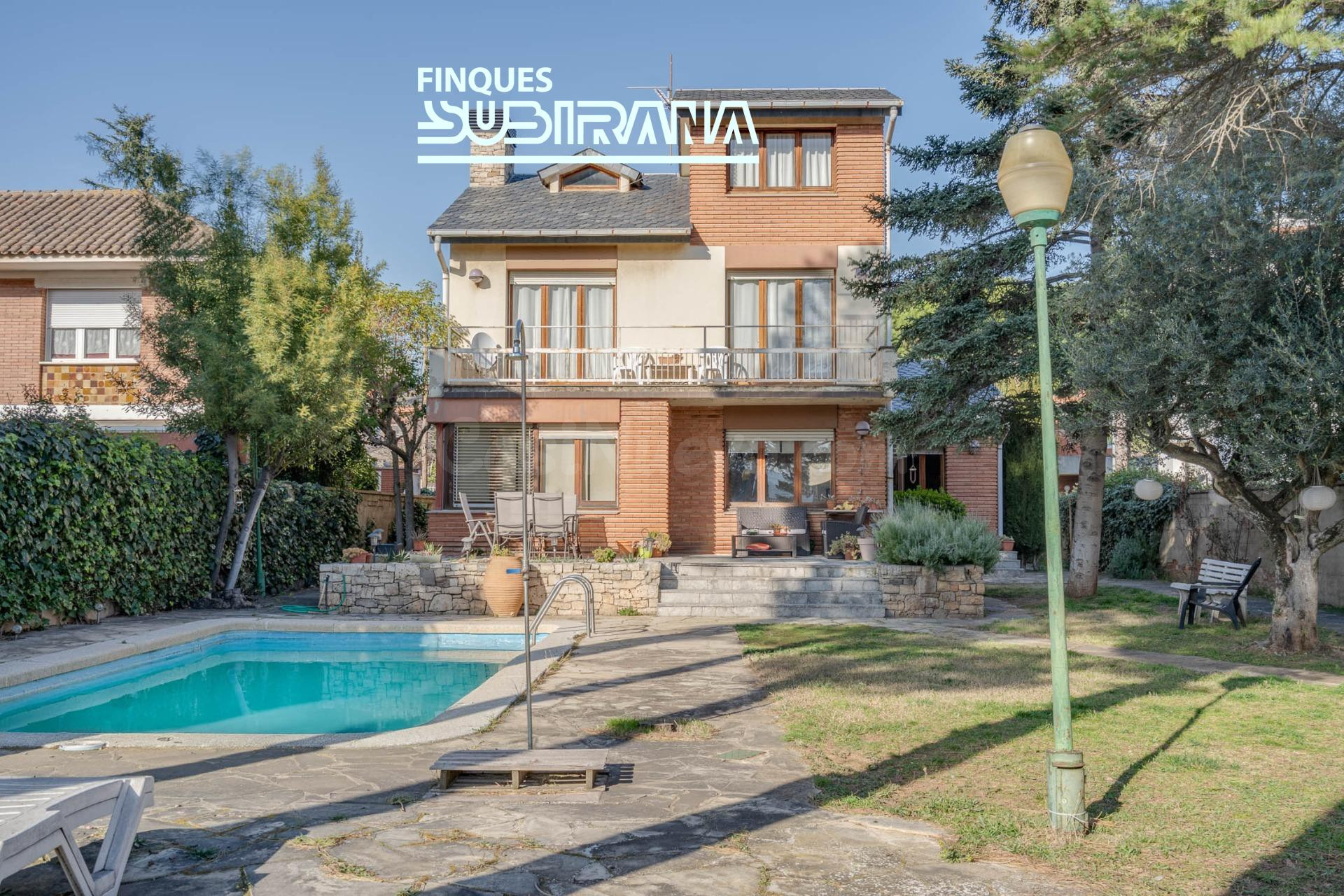 ESPECTACULAR! LA CASA QUE MARCA LA DIFERÈNCIA A IGUALADA - Z