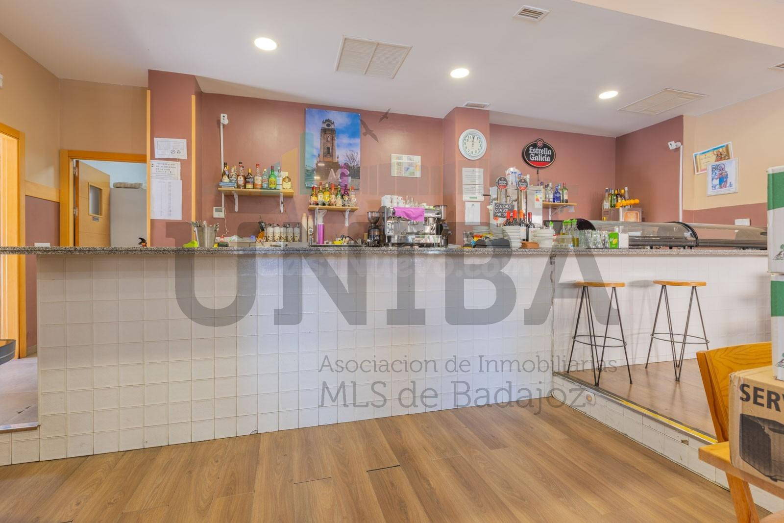 Traspaso de bar-restaurante en pleno funcionamiento en Cerro - foto 2