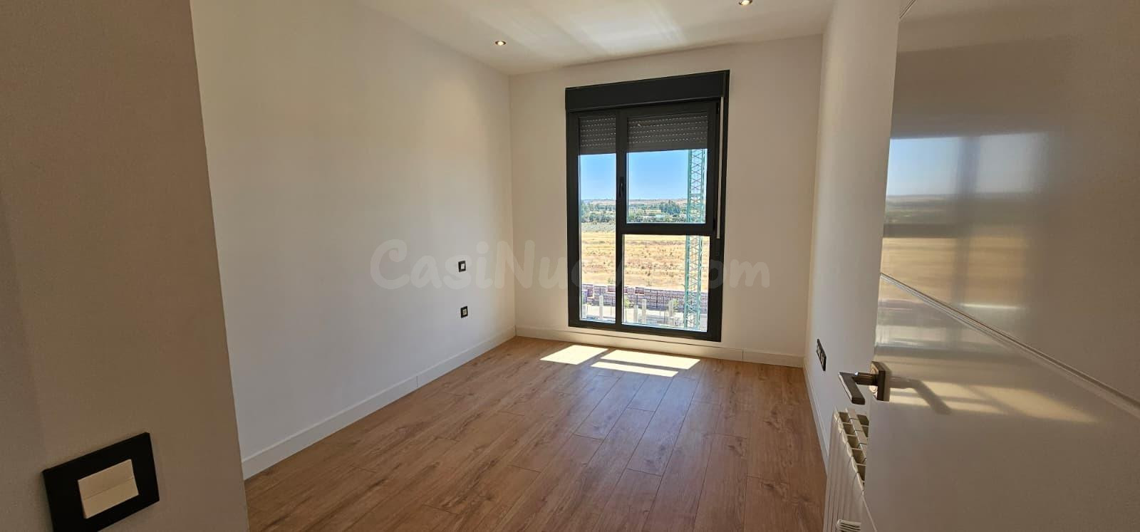 APARTAMENTO A ESTRENAR EN ALQUILER EN AVDA. DE ELVAS - foto 5