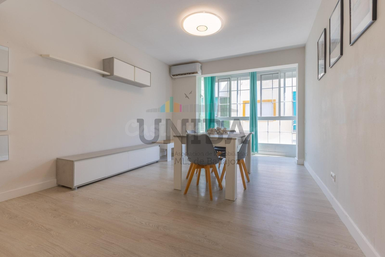 ESTUPENDO PISO REFORMADO EN ANTONIO DOMINGUEZ - foto 2
