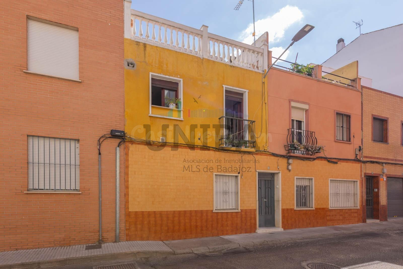 Vivienda en planta baja con patios y amplia zona exterior en Pardaleras