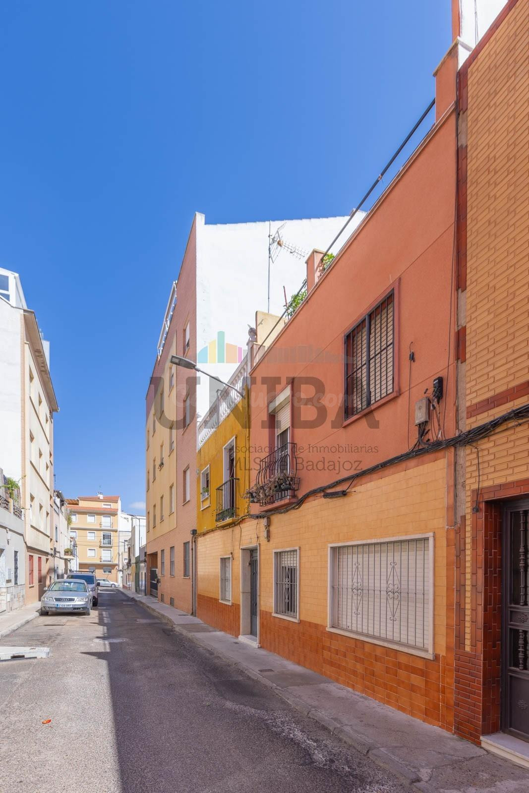 Vivienda en planta baja con patios y amplia zona exterior en - foto 3