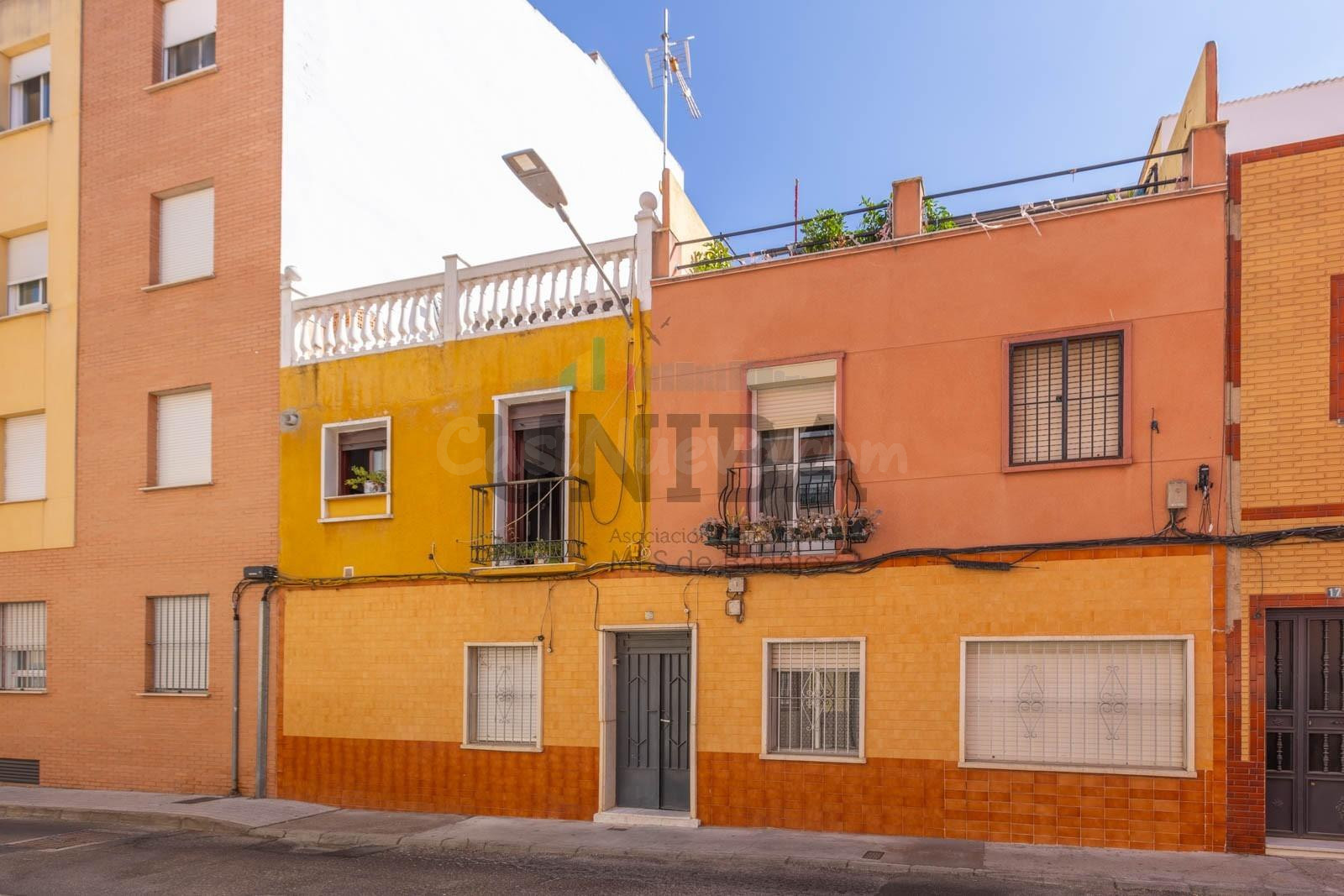 Vivienda en planta baja con patios y amplia zona exterior en - foto 4