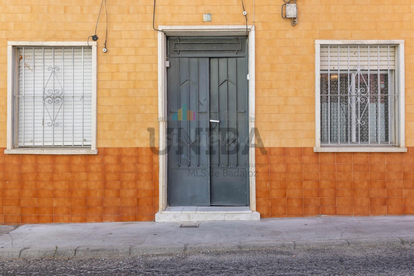 Vivienda en planta baja con patios y amplia zona exterior en - foto 5
