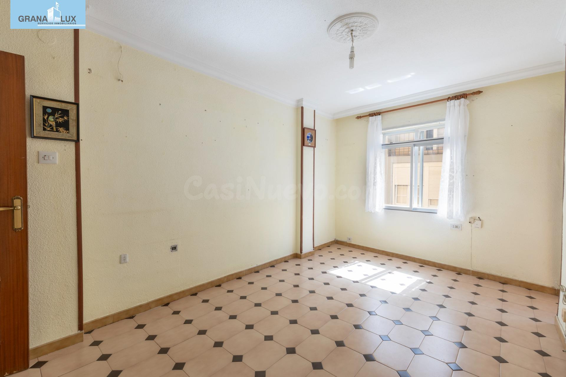 Piso de 3 dormitorios en planta alta, luminoso y con balcón  - foto 4