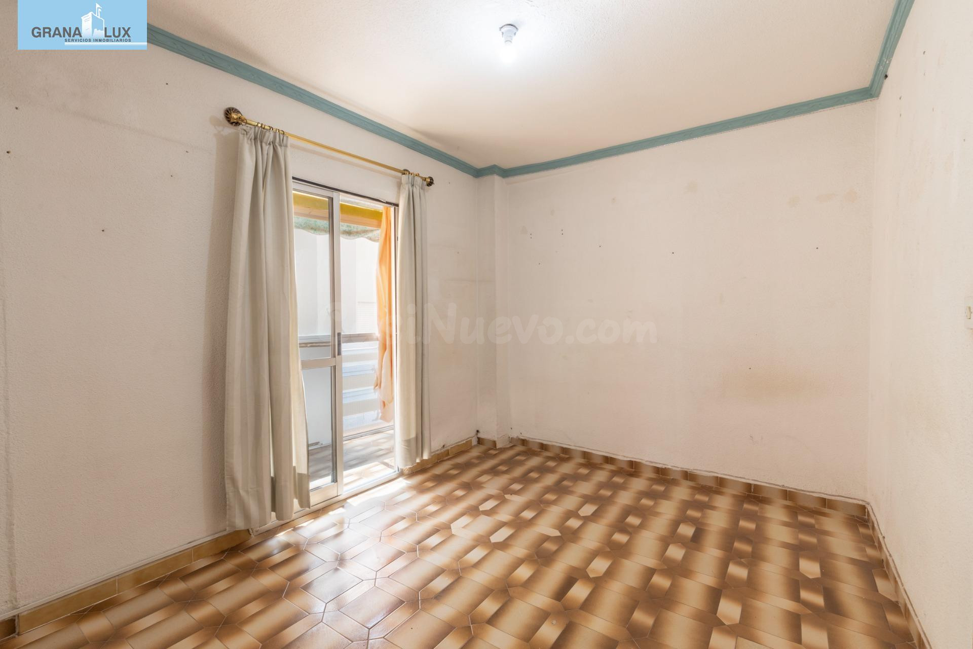 Piso de 3 dormitorios en planta alta, luminoso y con balcón  - foto 5