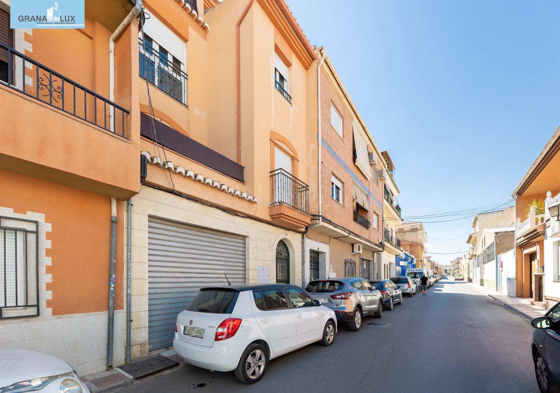 CASA ADOSADA CON GRANDES POSIBILIDADES EN EL CENTRO DE ARMILLA - GRANADA