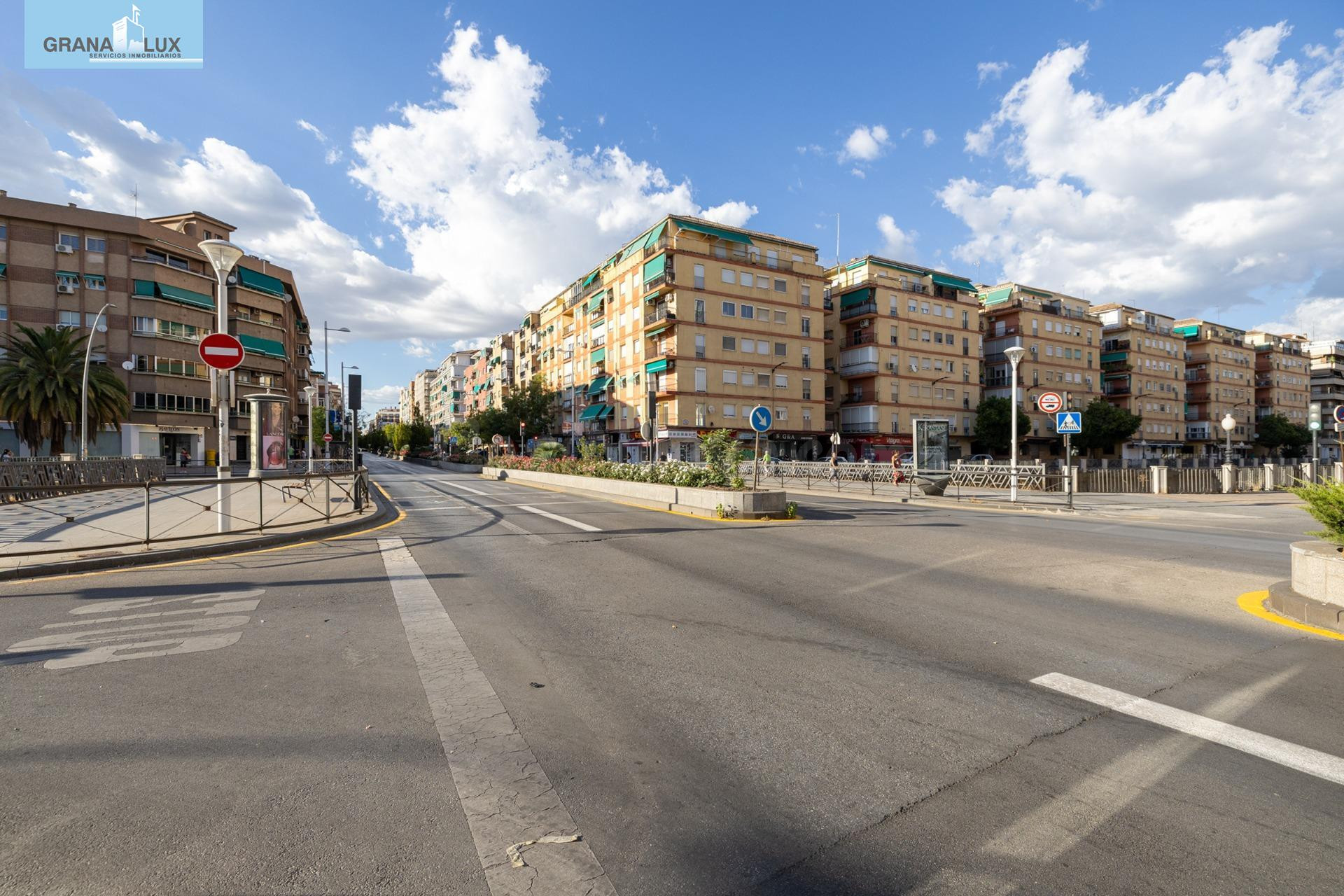 Local de 50 m2 cerca del centro de Granada con posibilidad d - foto 2