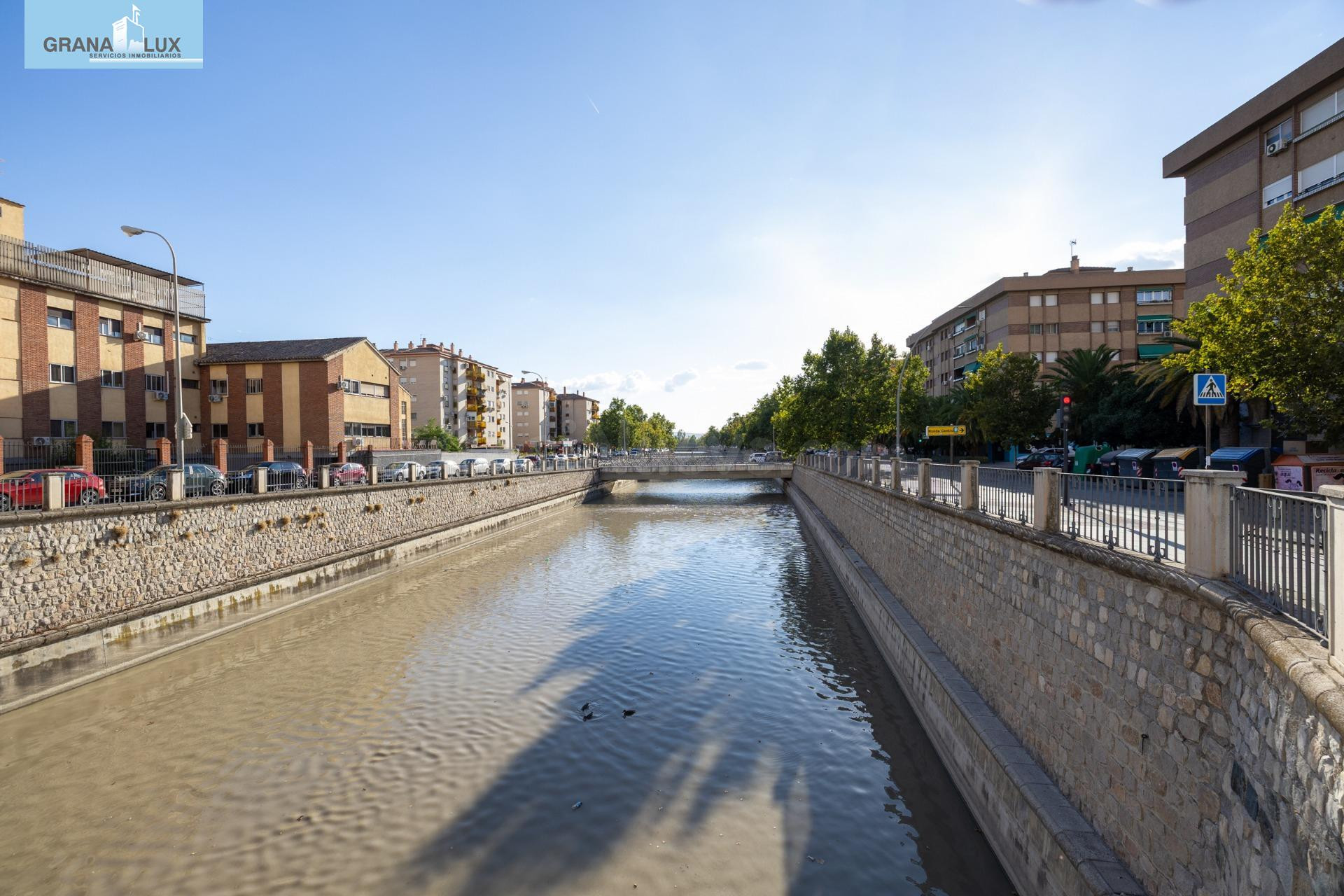 Local de 50 m2 cerca del centro de Granada con posibilidad d - foto 3