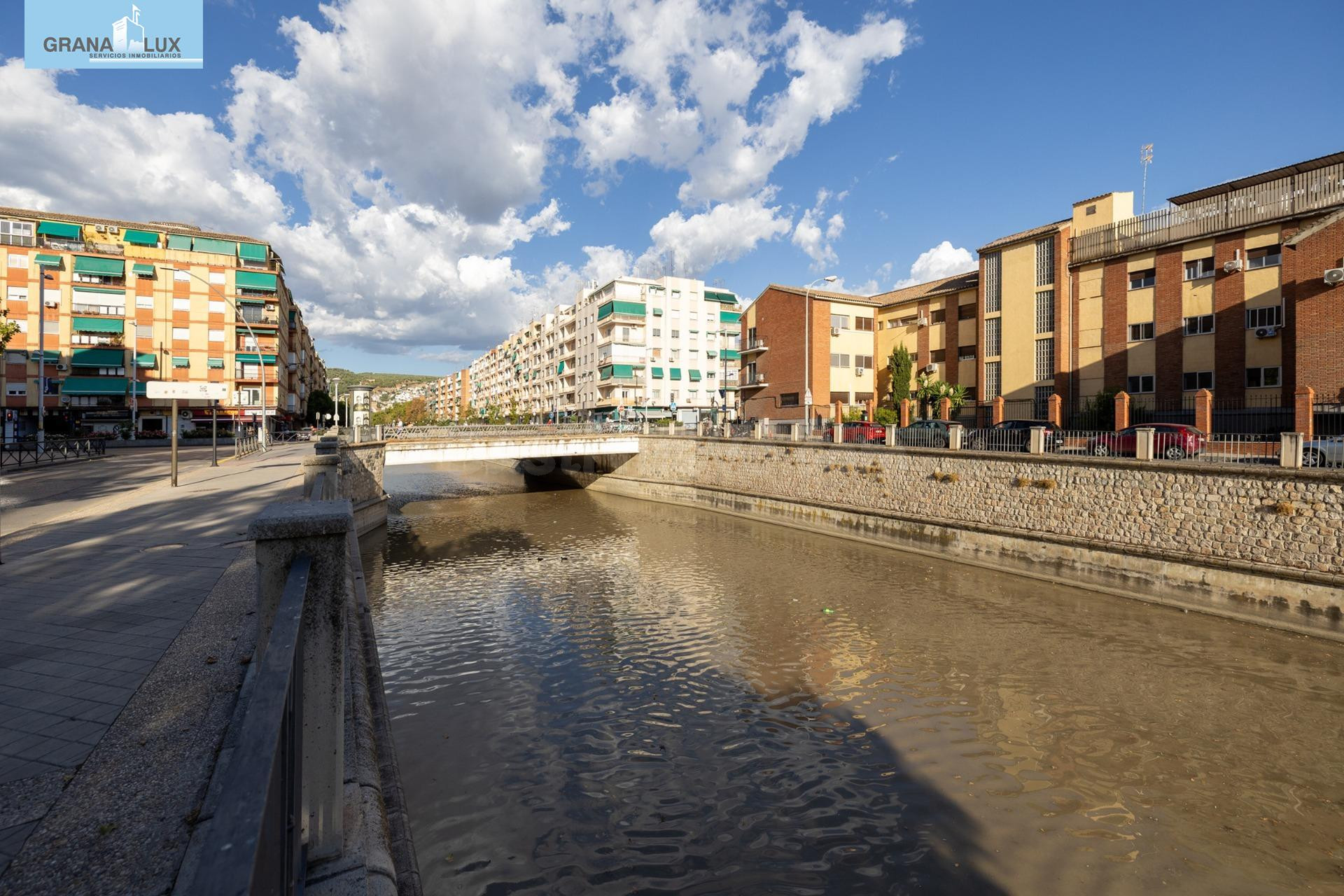 Local de 50 m2 cerca del centro de Granada con posibilidad d - foto 4