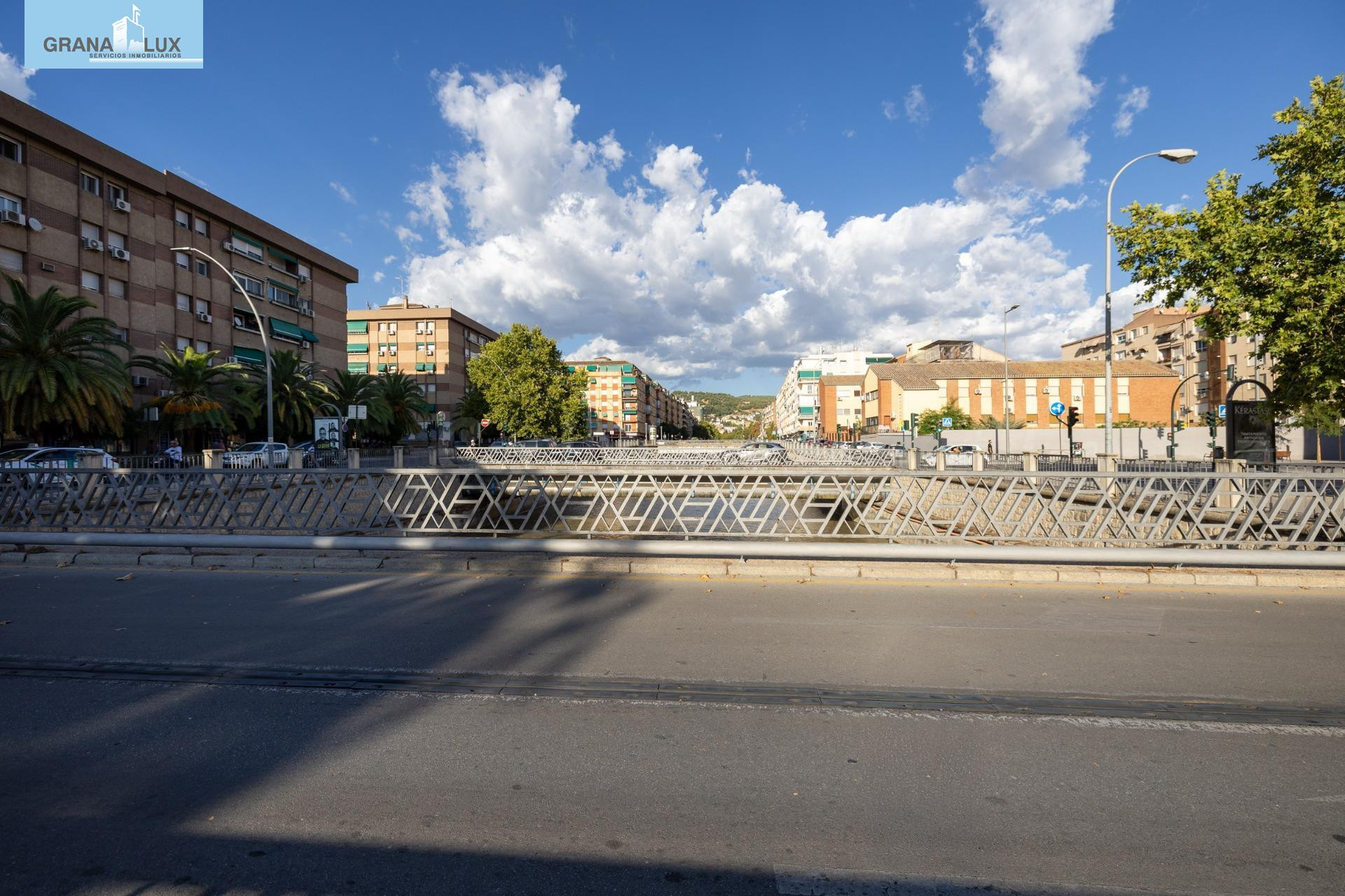 Local de 50 m2 cerca del centro de Granada con posibilidad d - foto 5