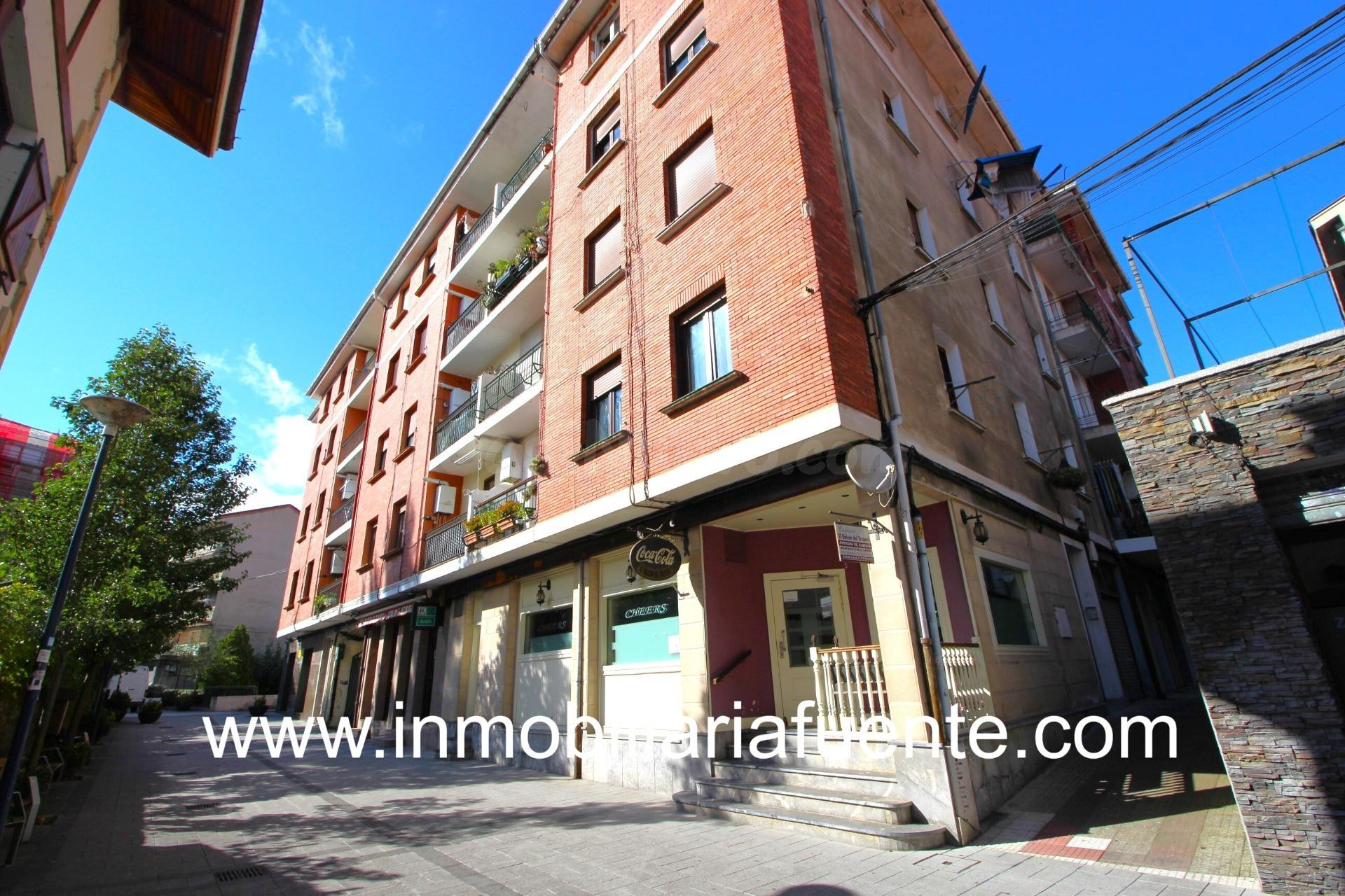 LOCAL COMERCIAL EN EL CENTRO DE ZALLA, PREPARADO PARA HOSTELERIA