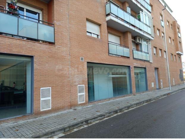 LOT DE LOCALS COMERCIALS, MAGATZEM I APARCAMENT A VILANOVA D