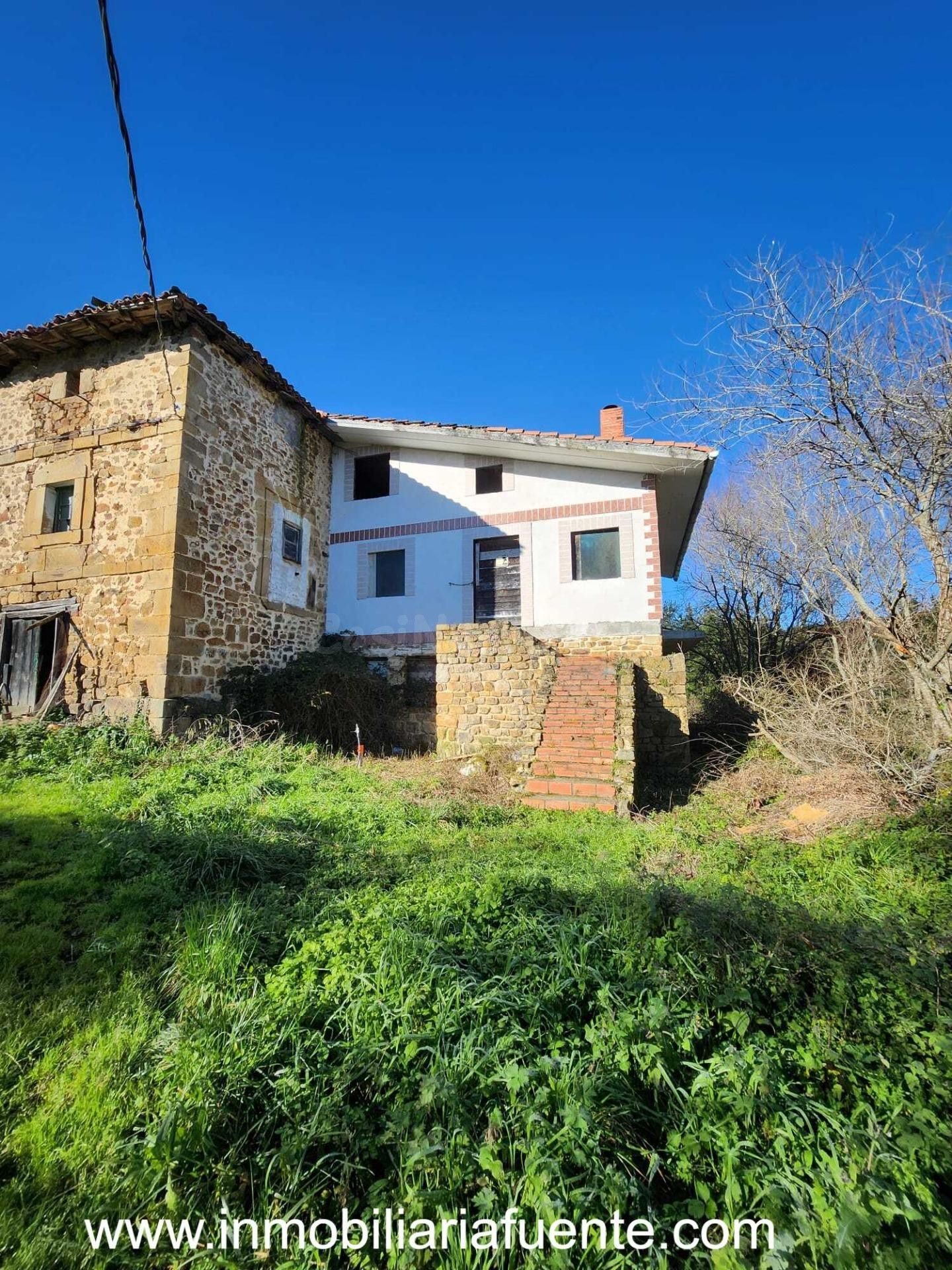 CASA DE 3 PLANTAS CON TERRENO EN ARTZENTALES