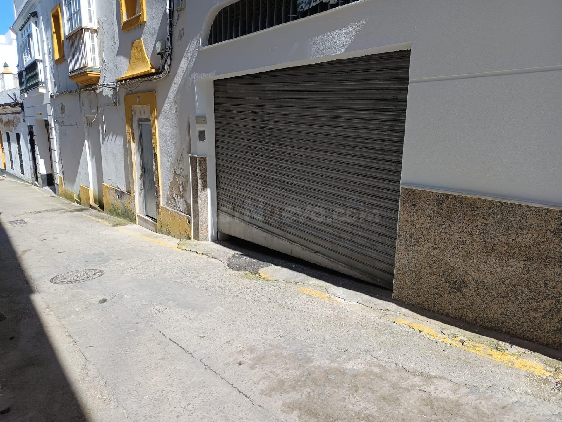 PLAZA DE APARCAMIENTO EN EL CENTRO DE CHICLANA