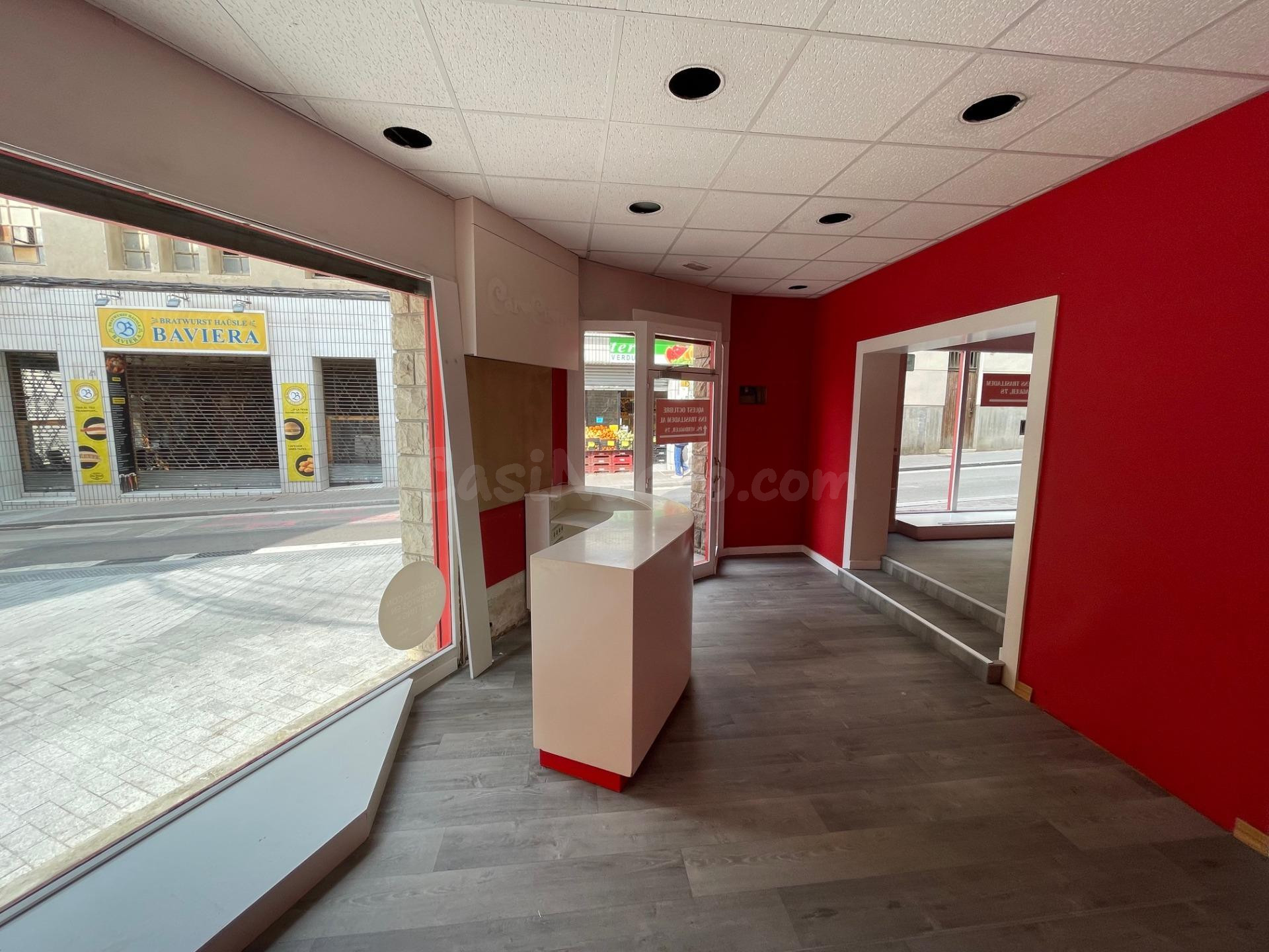 LOCAL COMERCIAL EN LLOGUER AL CENTRE D’IGUALADA (ZONA CARRER - foto 3