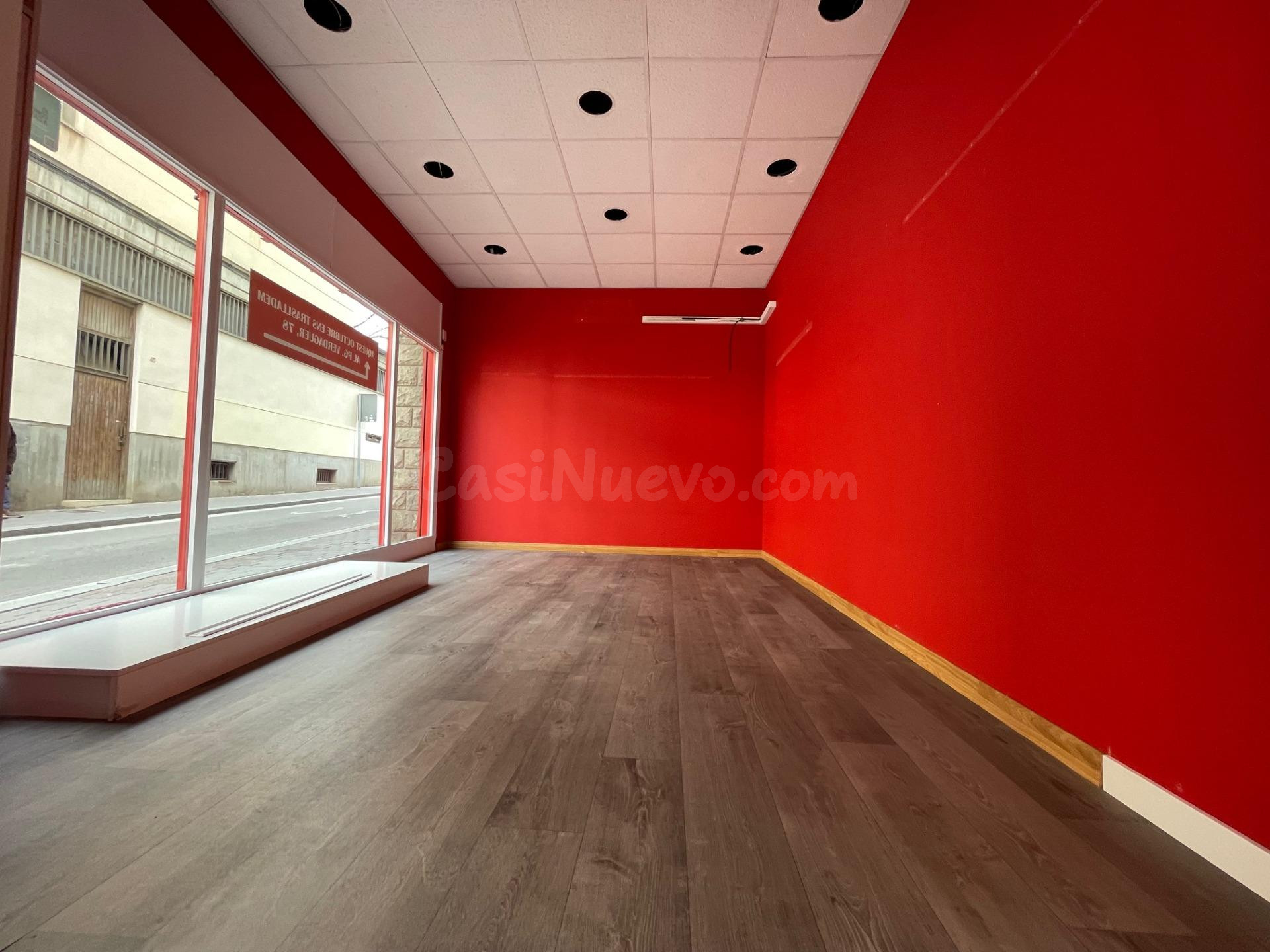 LOCAL COMERCIAL EN LLOGUER AL CENTRE D’IGUALADA (ZONA CARRER - foto 4