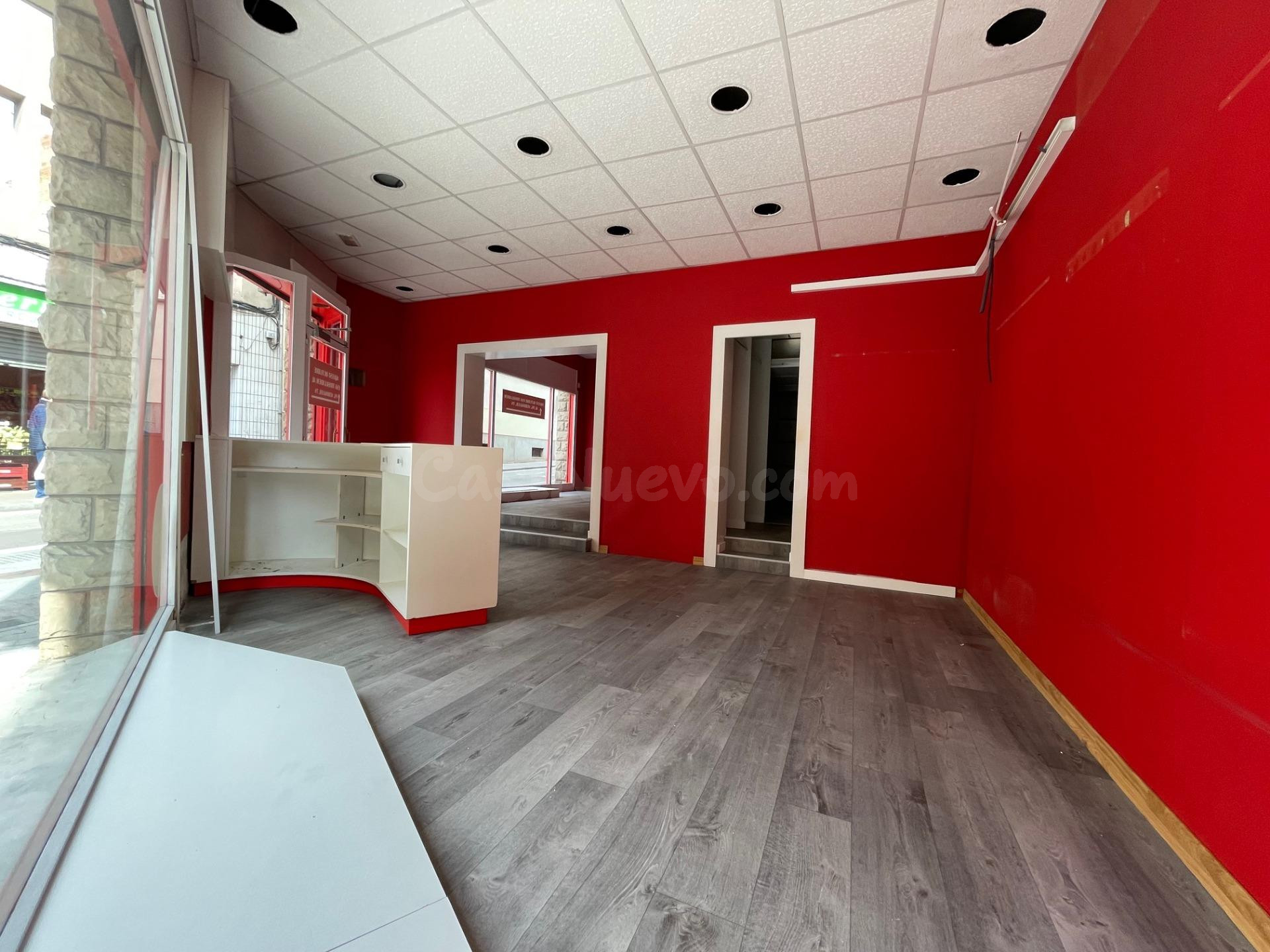 LOCAL COMERCIAL EN LLOGUER AL CENTRE D’IGUALADA (ZONA CARRER - foto 5