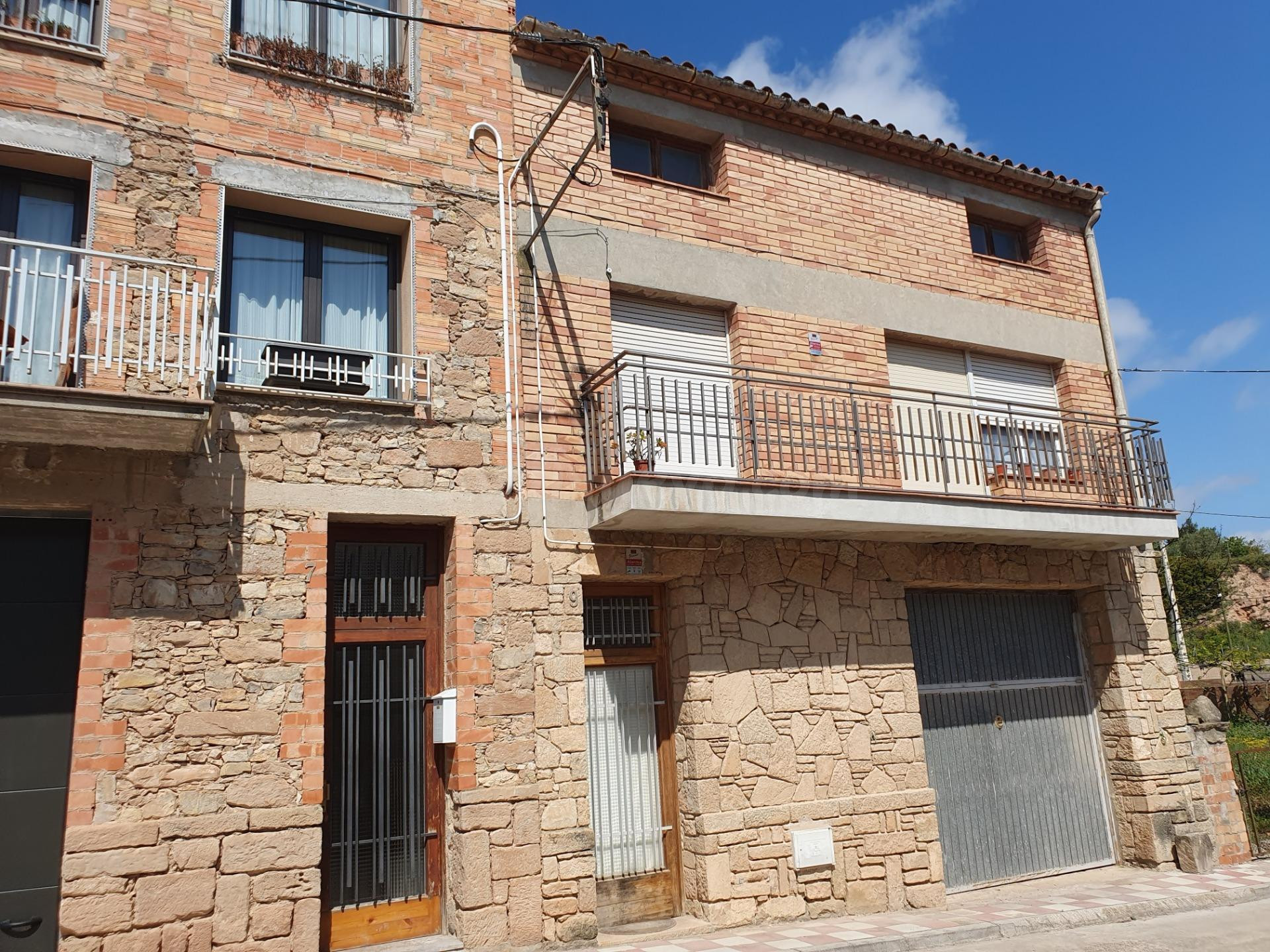CASA EN VENDA A SANT MARTÍ DE TOUS - GARATGE + PIS + GOLFES  - foto 2