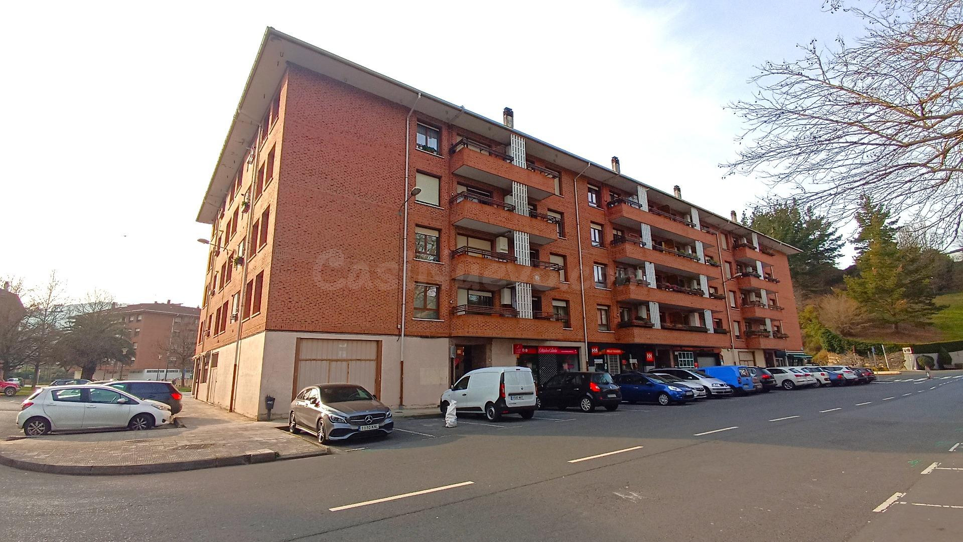 SE VENDE PARCELA DE GARAJE CERRADO EN ZALLA
