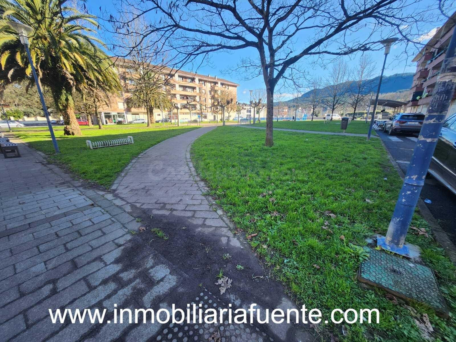 SE VENDE PARCELA DE GARAJE CERRADO EN ZALLA - foto 5