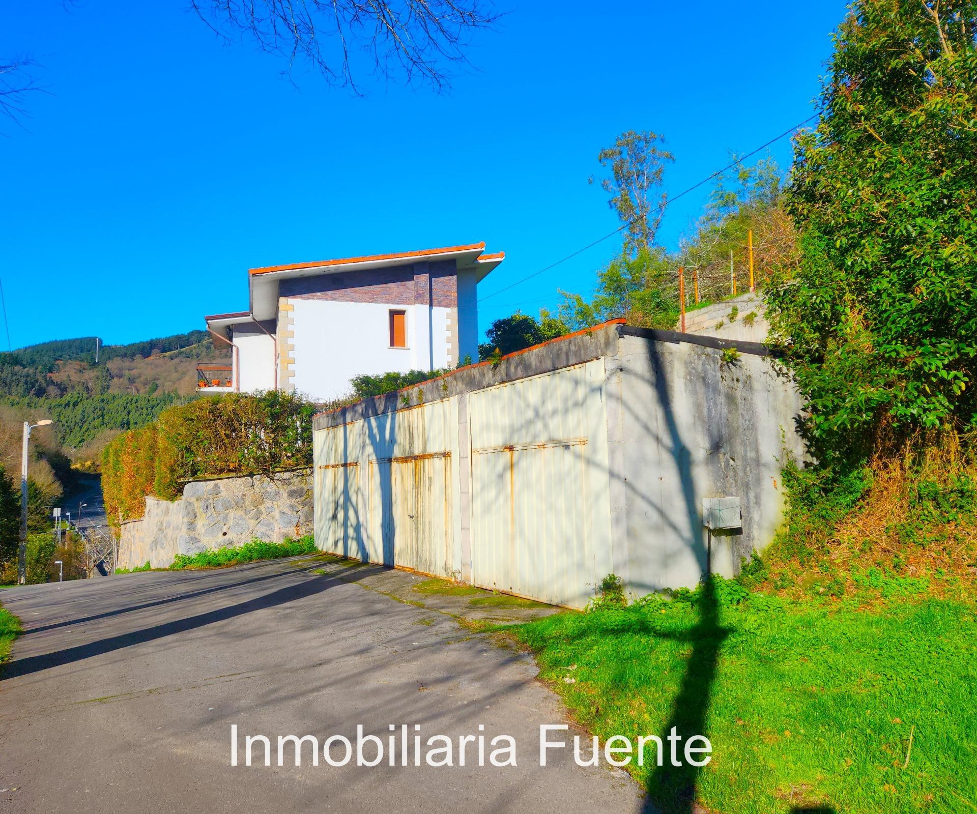 CASA BIFAMILIAR EN ZALLA, LA HERRERA CON TERRENO DE 756 M2 - foto 2
