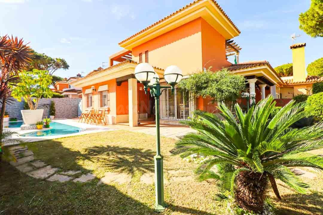 Chalet independiente a escasos 800 metros de la playa - foto 4