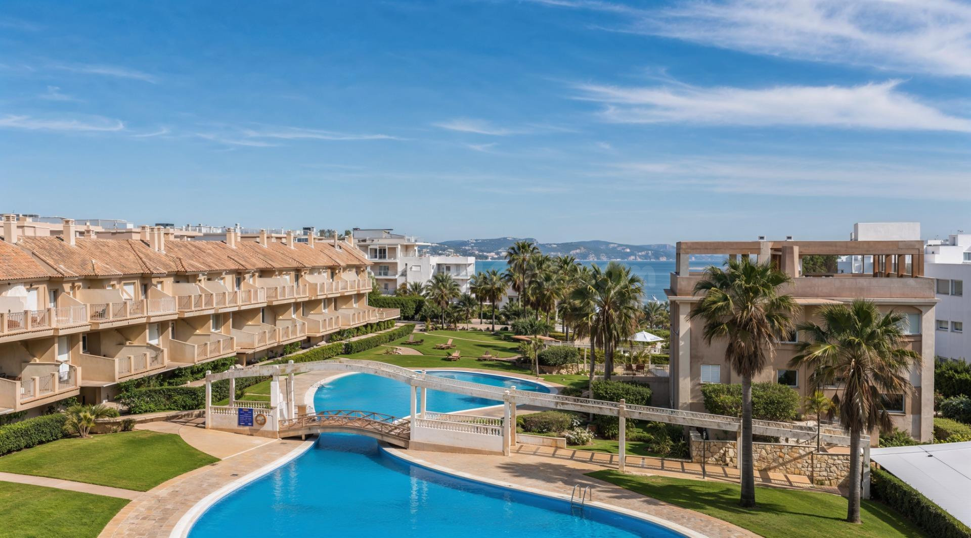 UNA ESQUINA JUNTO AL MAR: 150 M2, JARDÍN PRIVADO Y TODO LIST - foto 2