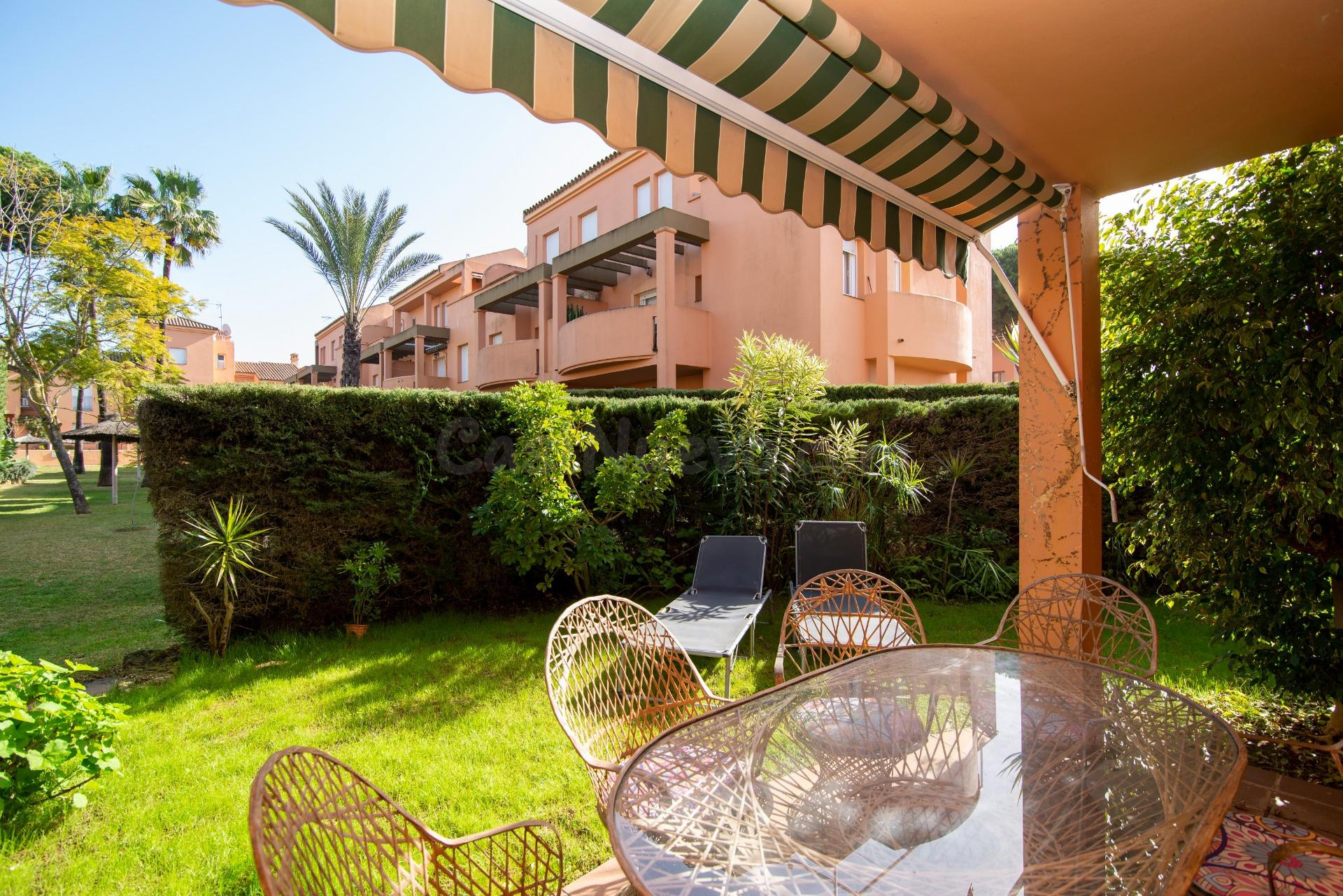 Espectacular apartamento en planta baja en  Novo Sancti-Petri - foto 2