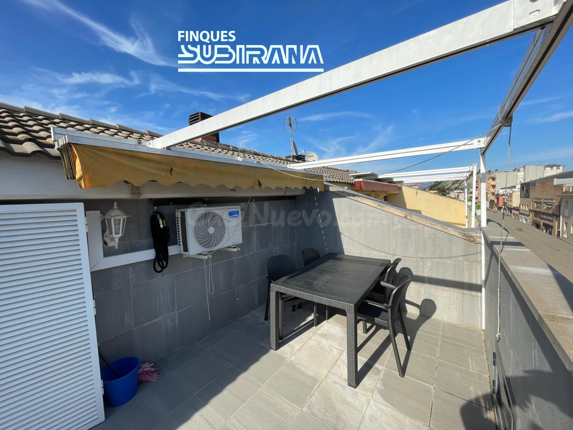 Amplio dúplex exterior con terraza, chimenea y sala polivale - foto 5