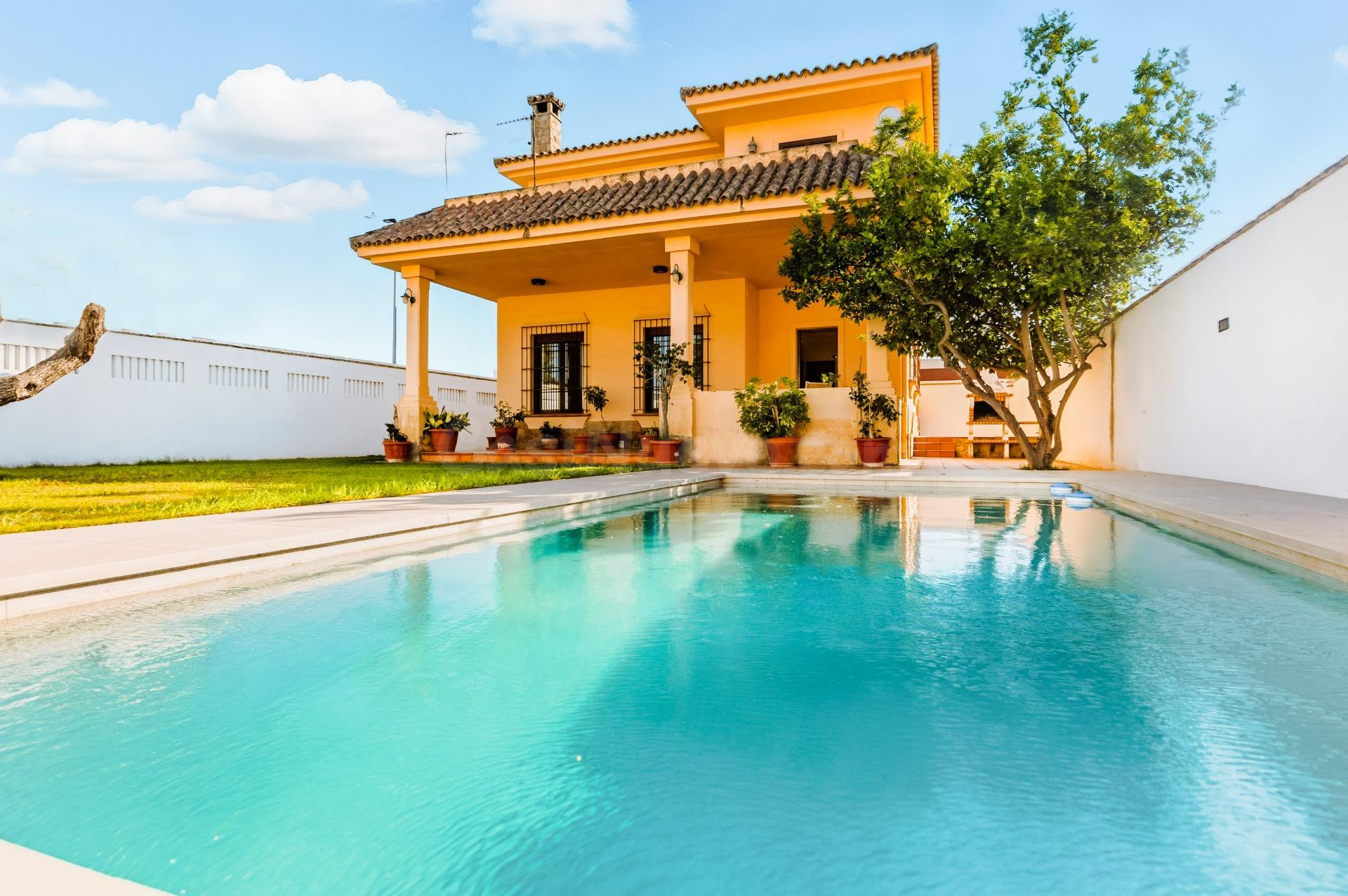 CHALET EN EL CAMPITO CON PISCINA