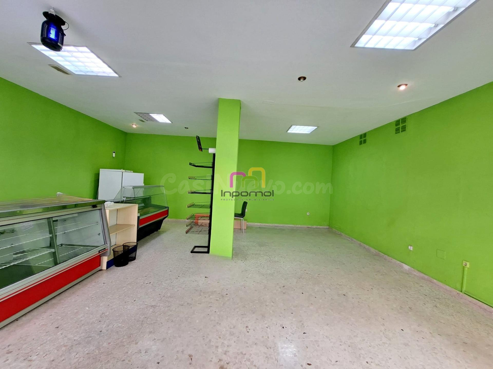 AMPLIO LOCAL CON 2 ESCAPARATES ZONA MARÍA AUXILIADORA, BADAJ - foto 3
