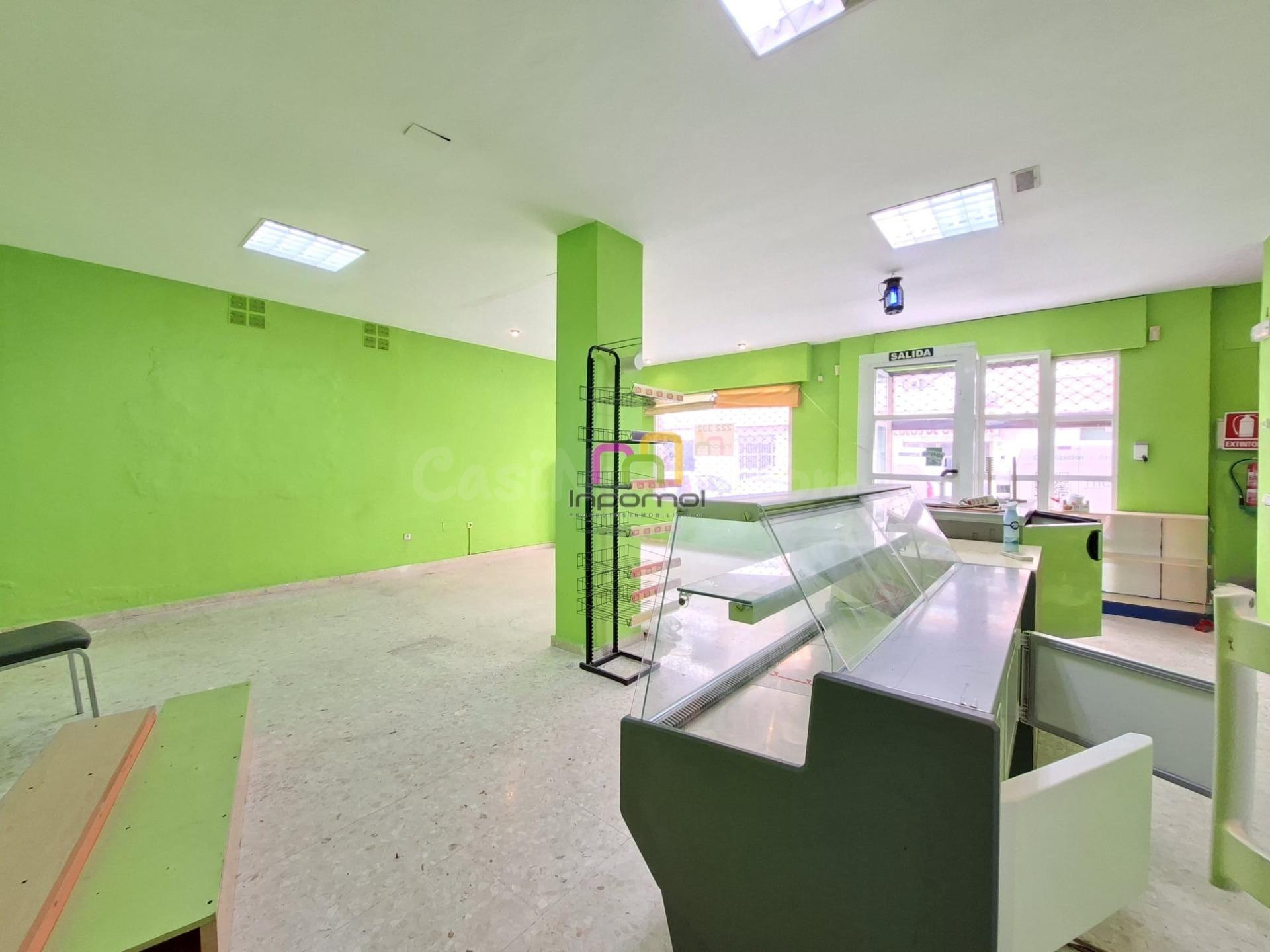 AMPLIO LOCAL CON 2 ESCAPARATES ZONA MARÍA AUXILIADORA, BADAJ - foto 4