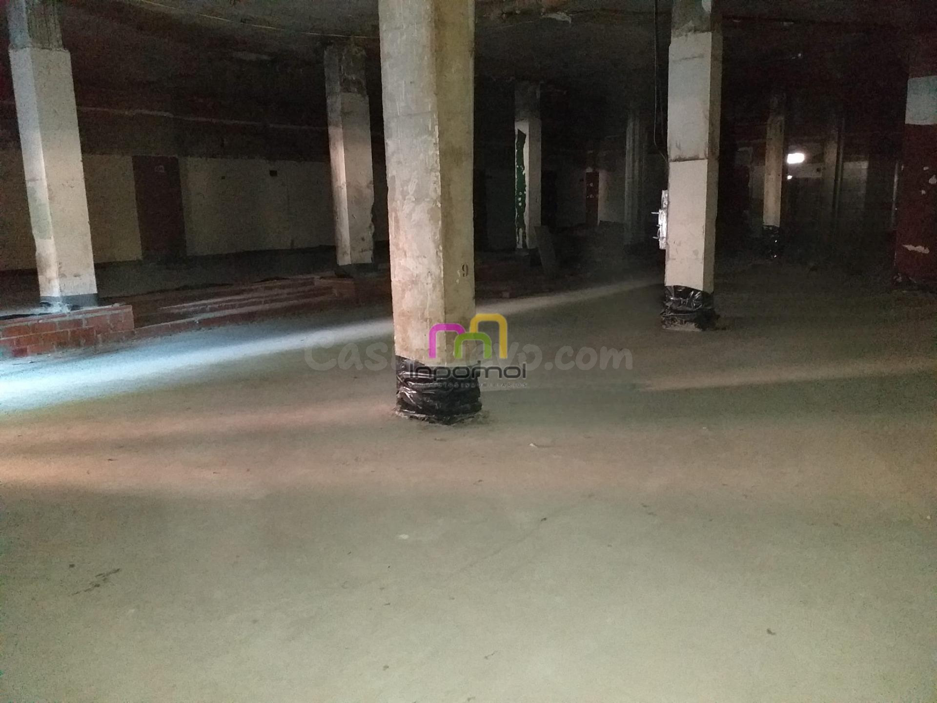 ALQUILER LOCAL COMERCIAL EN BRUTO; ZONA CENTRO!! - foto 5