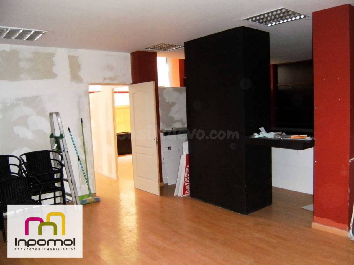 ¡¡AMPLIO LOCAL COMERCIAL EN ZONA INMEJORABLE!! - foto 2