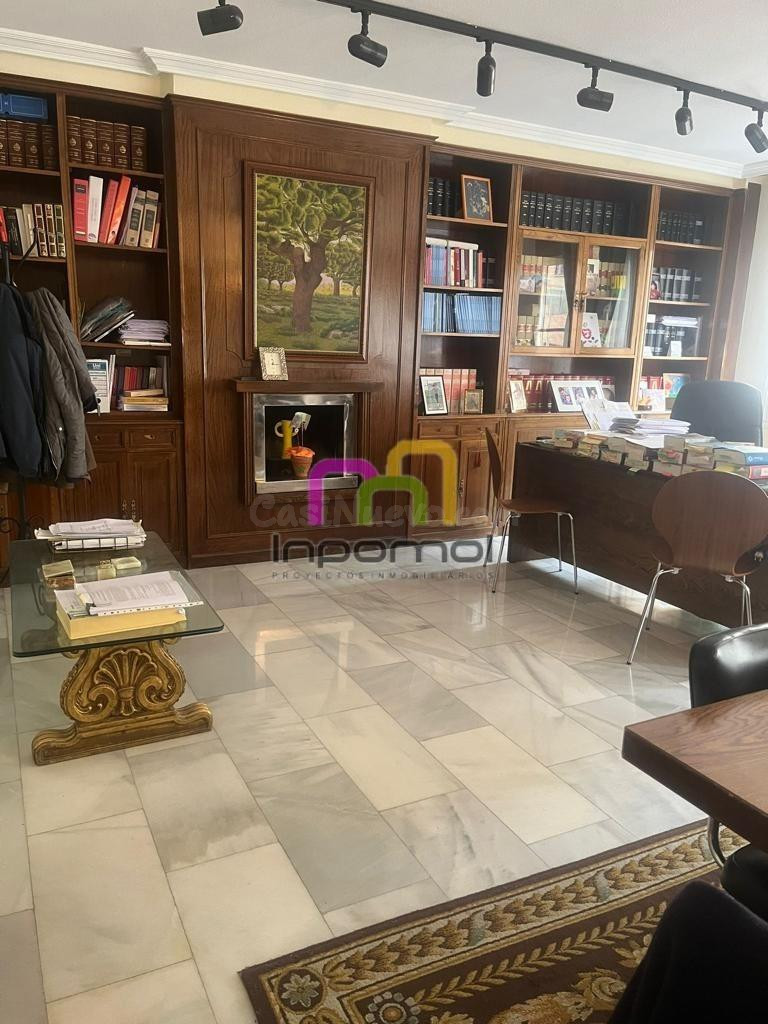 MAGNÍFICO PISO DE 5 DORMITORIOS CON GARAJE Y TRASTERO EN PLE - foto 2