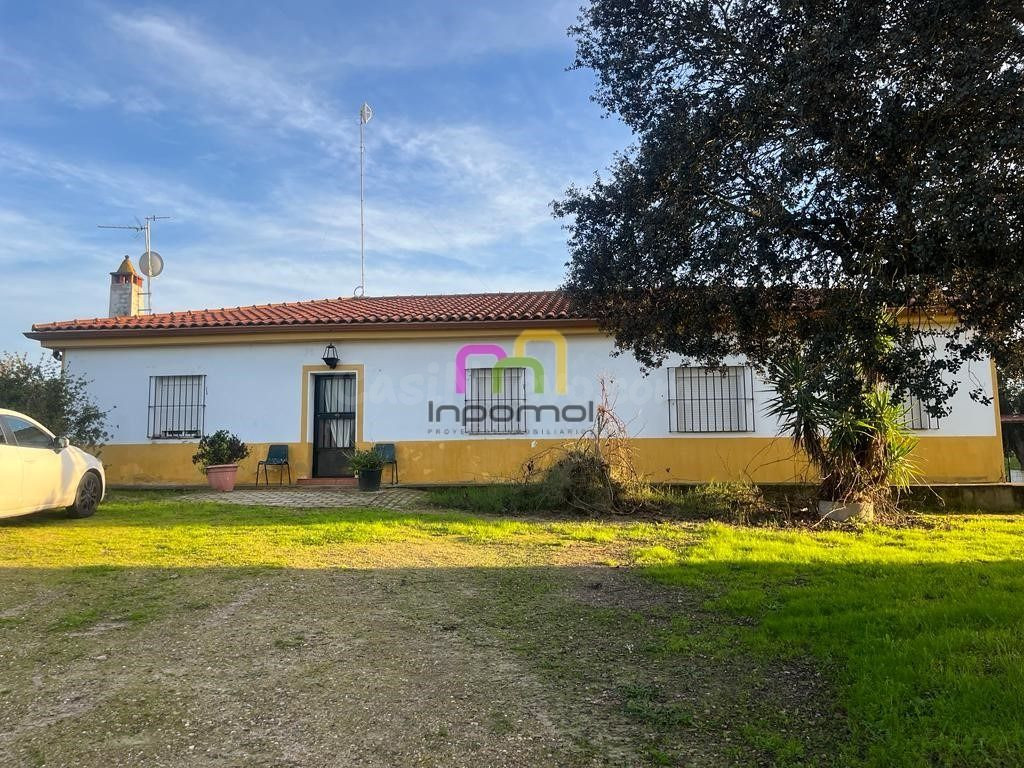 PARCELA DE ENSUEÑO CON CASA Y PISCINA EN VENTA