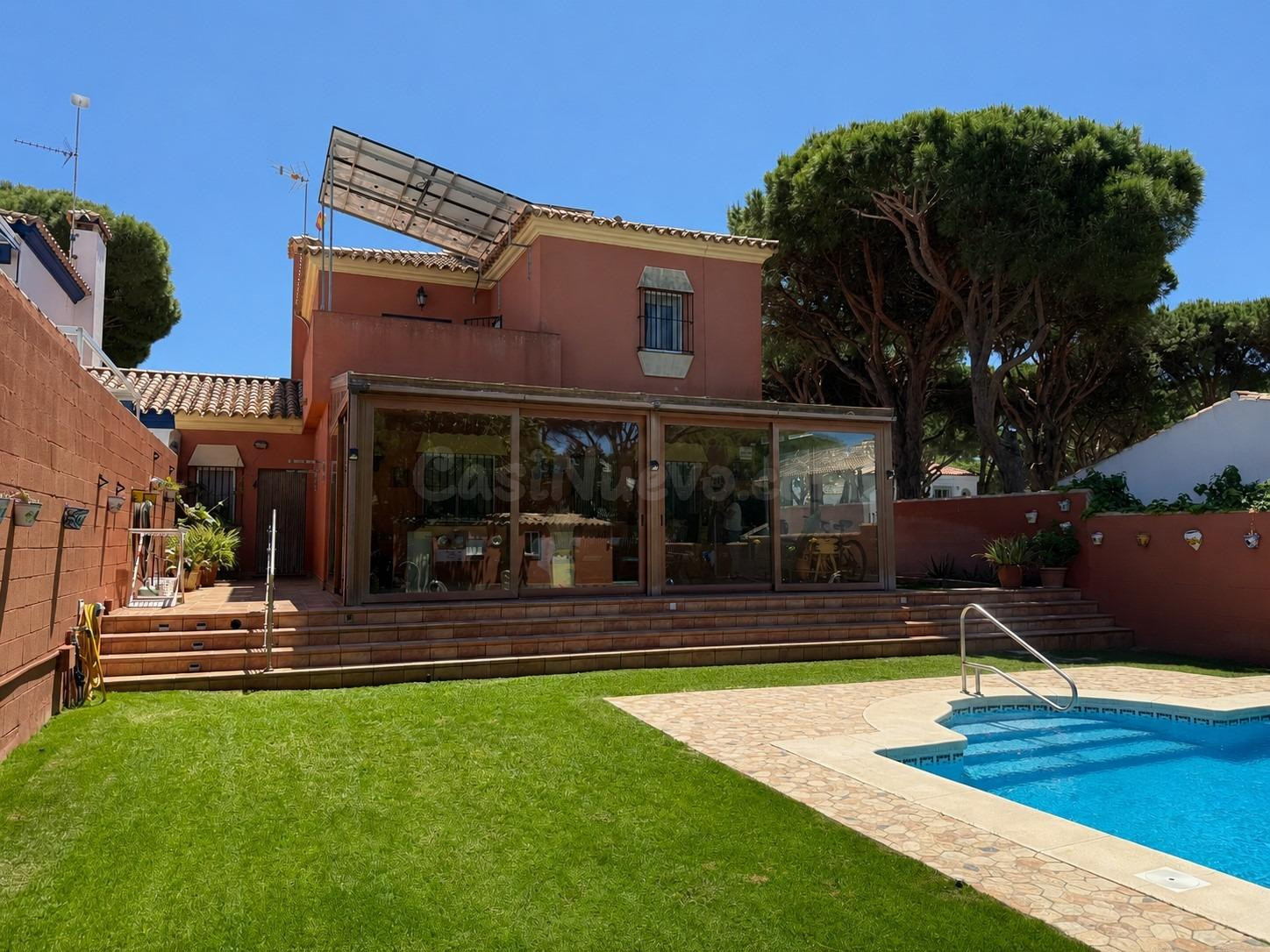 chalet con piscina  a  500 metros de Playa de La Barrosa