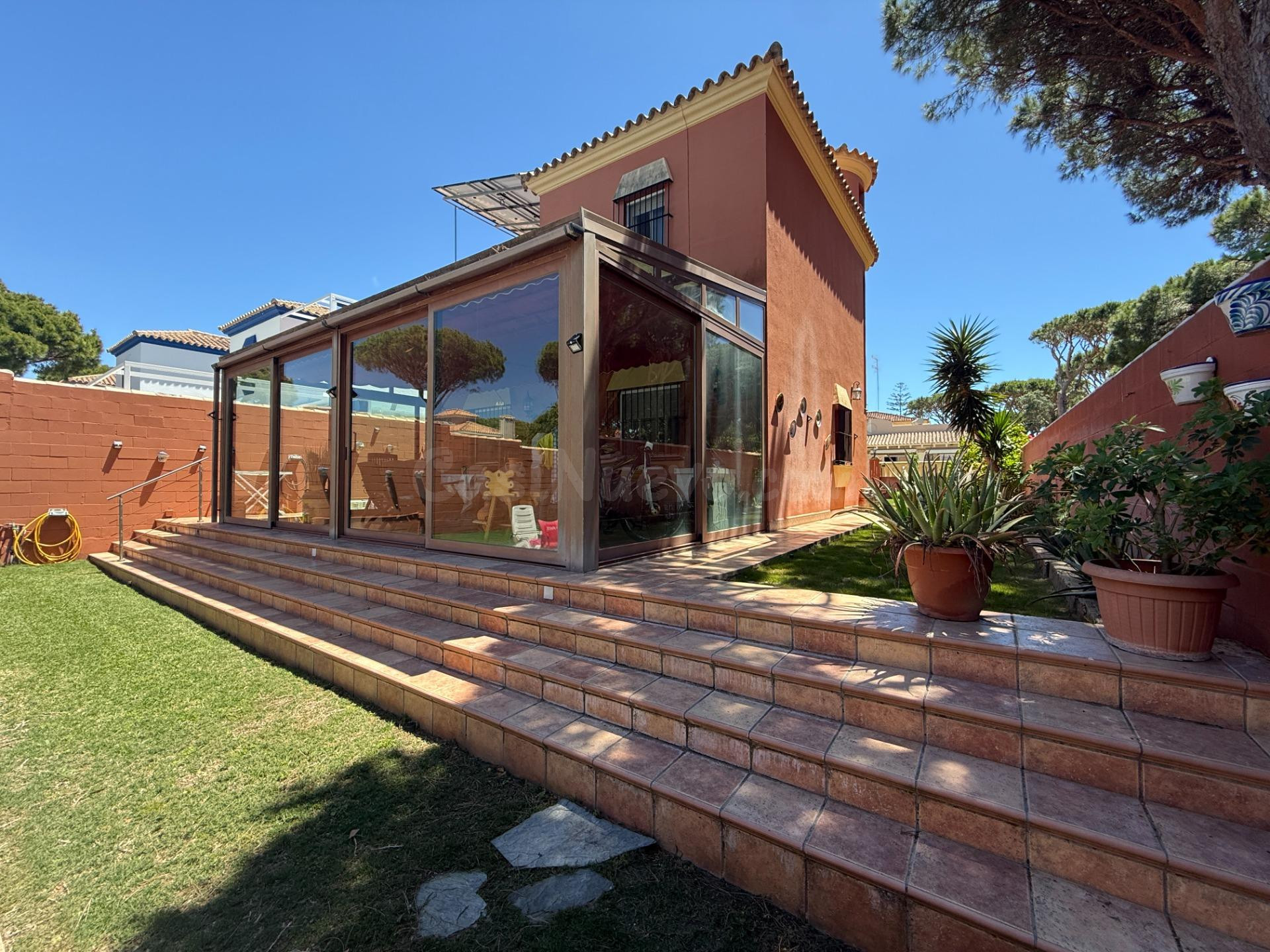 chalet con piscina  a  500 metros de Playa de La Barrosa - foto 3