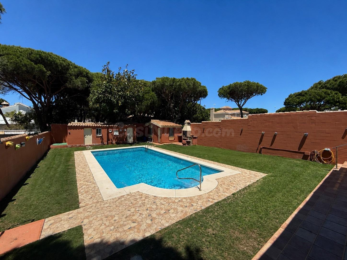 chalet con piscina  a  500 metros de Playa de La Barrosa - foto 5