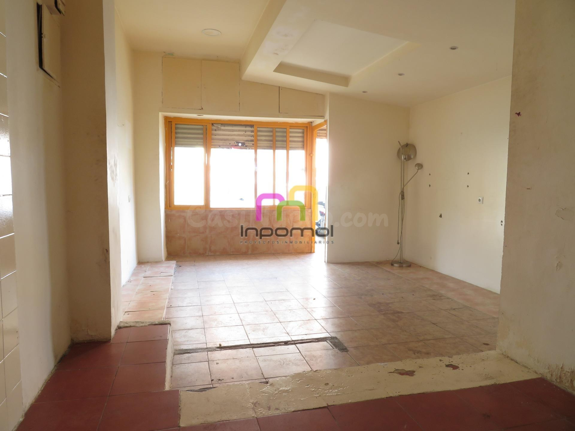 LOCAL COMERCIAL EN BADAJOZ- OPORTUNIDAD ÚNICA EN VALDEPASILLAS