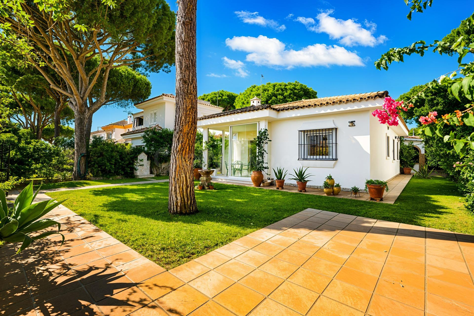 CHALET EN COSTA SANCTI PETRI